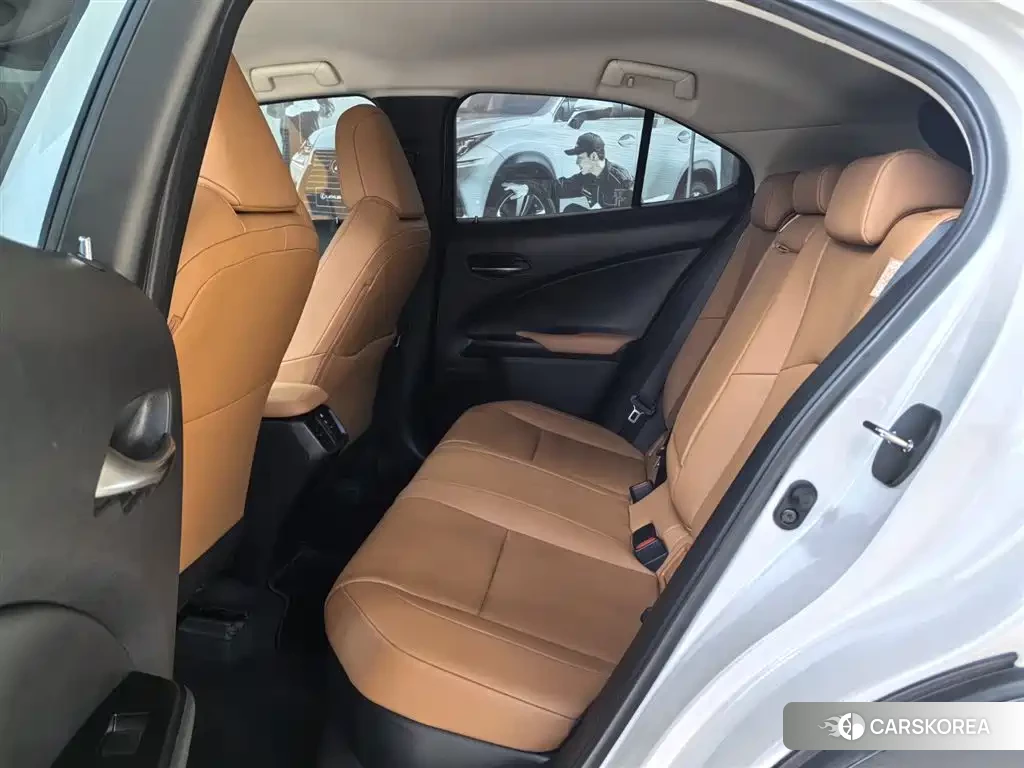 Lexus UX 2023 Белый из Китая, фото 3