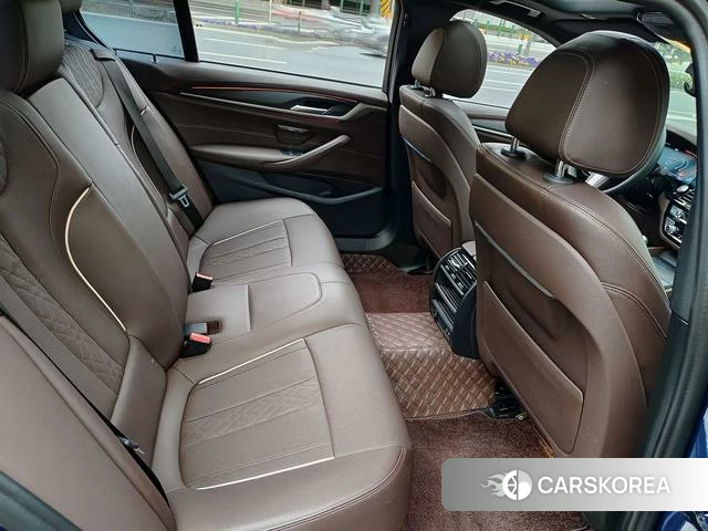 BMW 5 series 2022 Серебристо-серый из Китая, фото 4