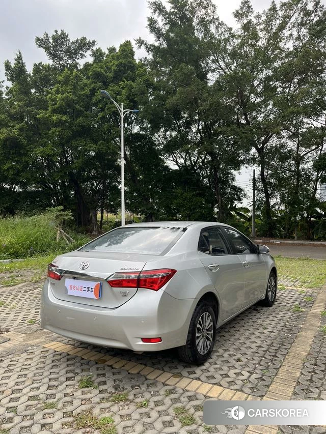 Toyota Corolla 2019 Серебристо-серый из Китая, фото 3