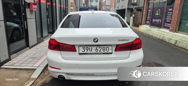 BMW 5 Series (G30) 2018 Белый из Кореи, фото 3