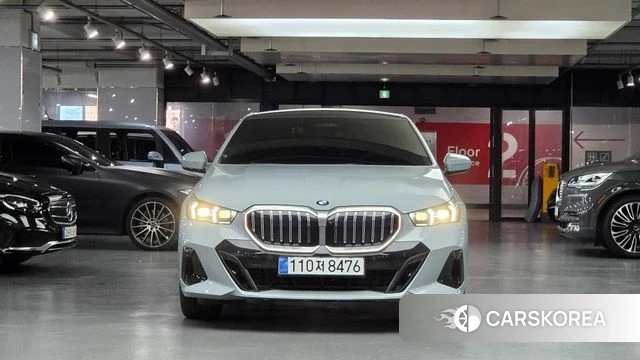 BMW 5 Series (G60) 2025 Серый из Кореи, фото 4