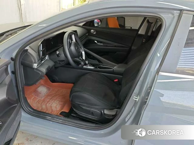Hyundai Elantra 2023 Темно-серый из Китая, фото 6