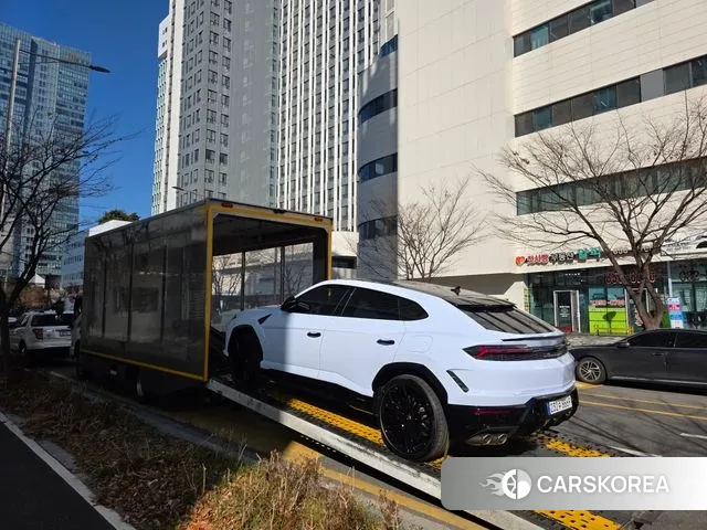Lamborghini Urus 2025 Светло-серебряный цвет из Кореи, фото 5