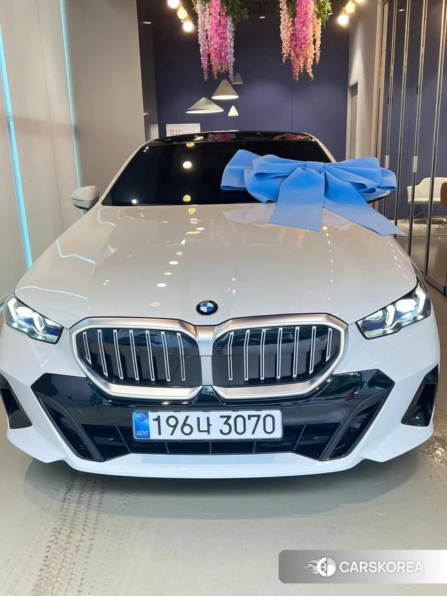 BMW 5 Series (G60) 2024 Белый из Кореи, фото 3