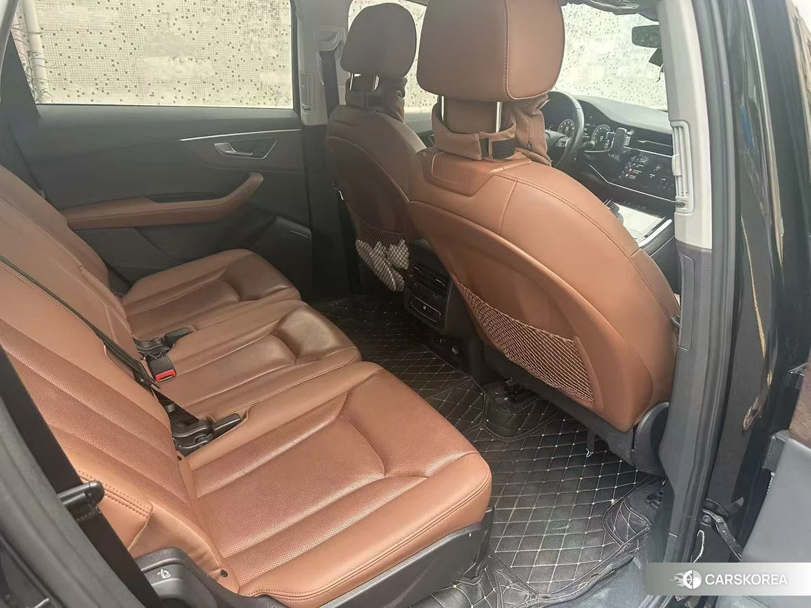 Audi Q7 2024 Черный из Китая, фото 3