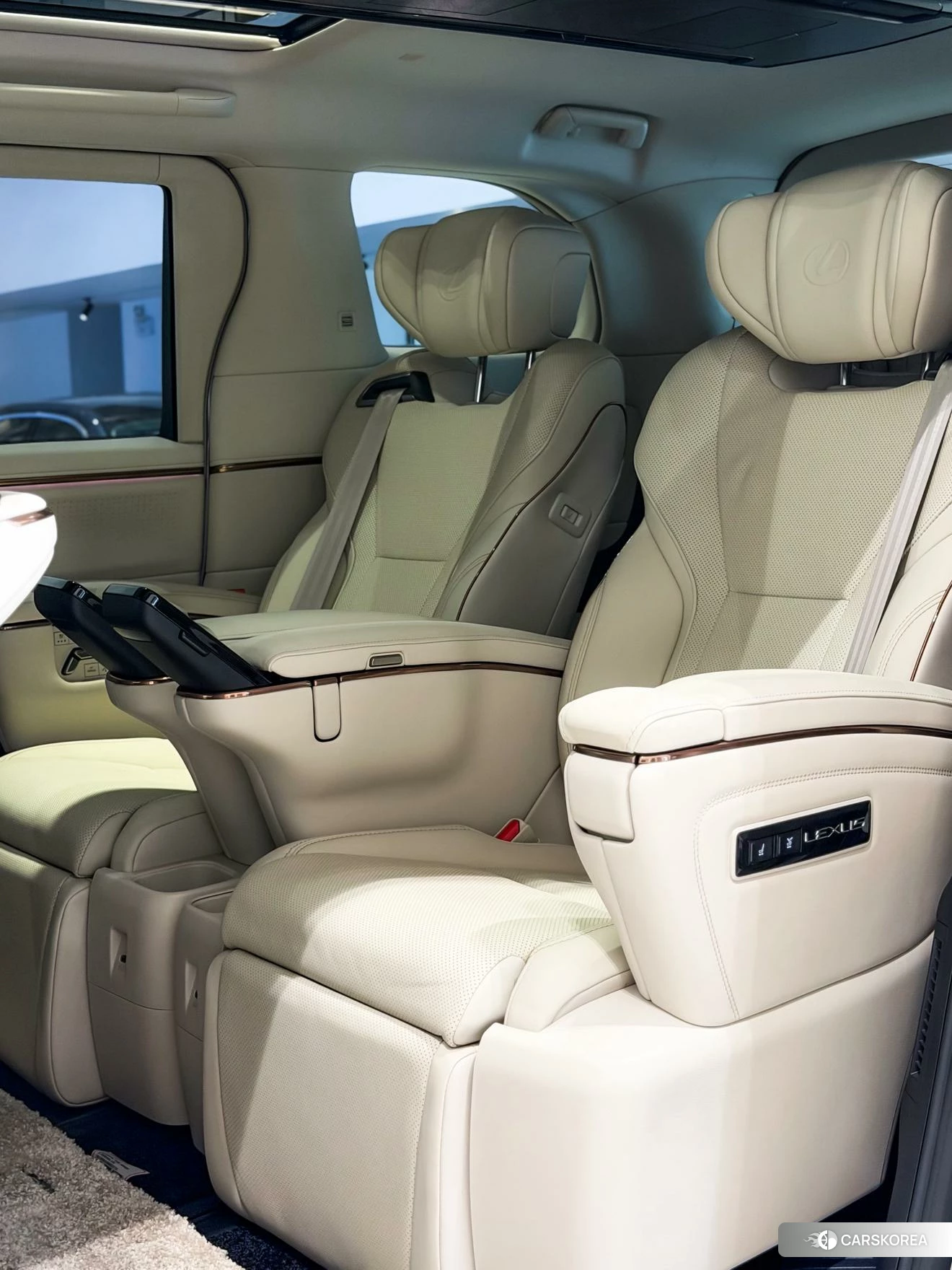 Lexus LM id 4461923 из Китая 15