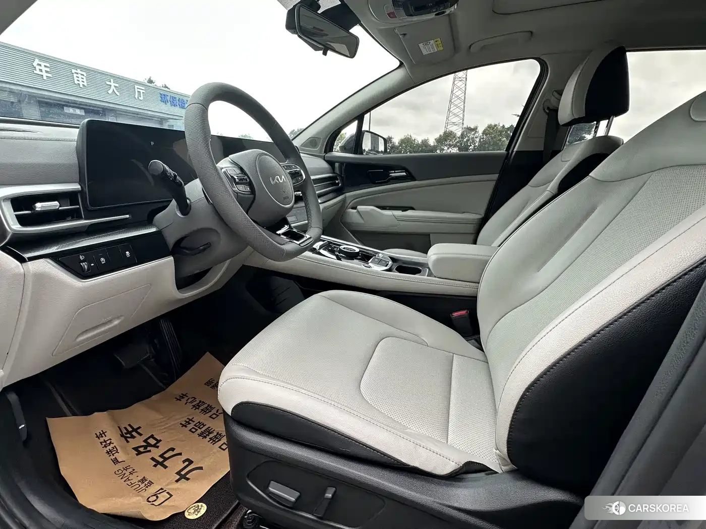Kia Sportage 2023 Silver/gray из Китая, фото 3