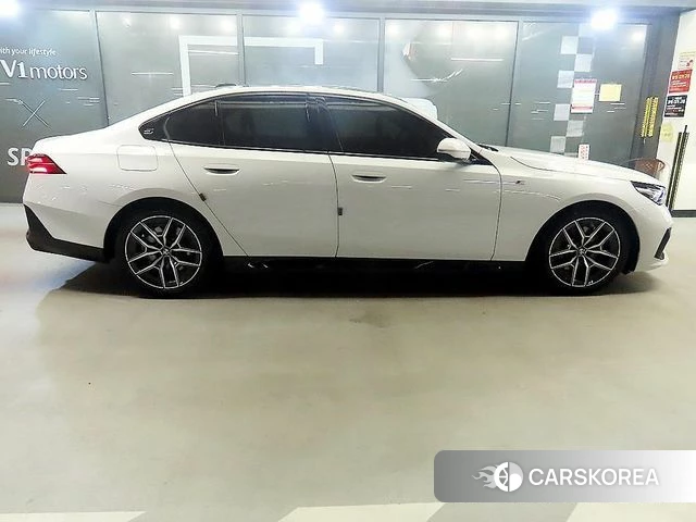 BMW 5 Series (G60) id 4349339 из Кореи 13