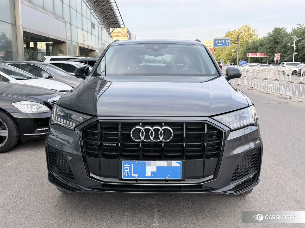 Audi Q7 2020 Темно-серый из Китая, фото 5
