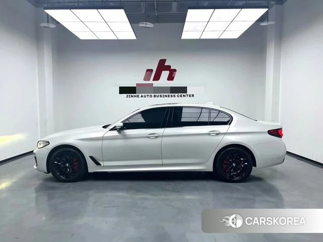 BMW 5 series 2022 Белый из Китая, фото 3