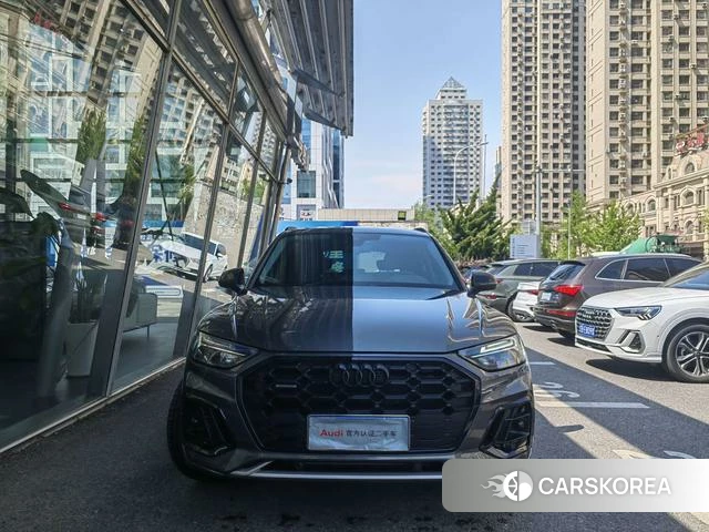 Audi Q5L 2021 Темно-серый из Китая, фото 3