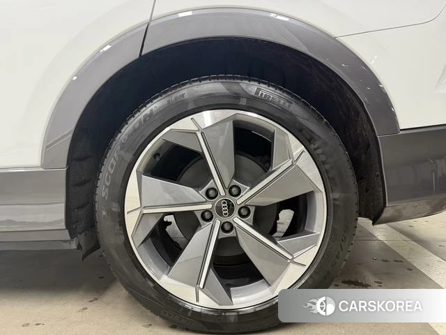 Audi Q5 e-tron id 4300370 из Китая 13