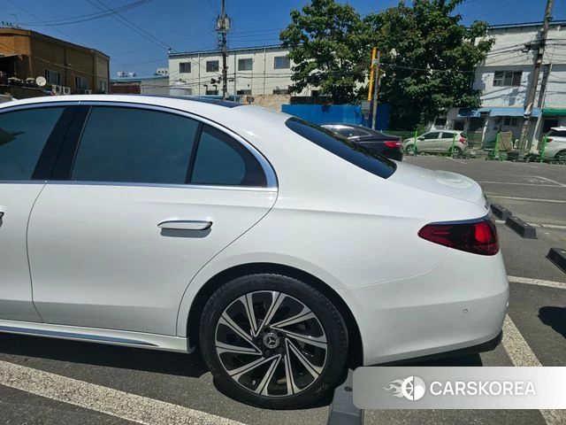 Mercedes-Benz E-Class W214 2024 Белый из Кореи, фото 3