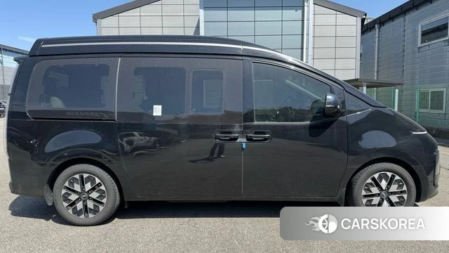 Hyundai Staria 2023 Черный из Кореи, фото 5