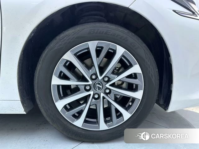 Lexus ES id 4255710 из Китая 13