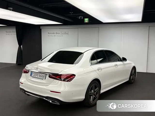 Mercedes-Benz E-Class W213 2023 Белый из Кореи, фото 3