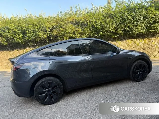 Tesla Model Y 2024 Серый из Кореи, фото 3