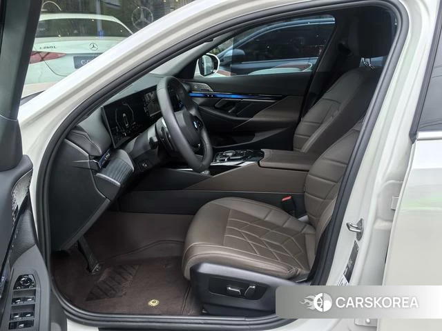 BMW 5 series 2024 Белый из Китая, фото 6