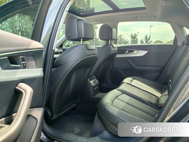 Audi A4L 2024 Темно-серый из Китая, фото 3