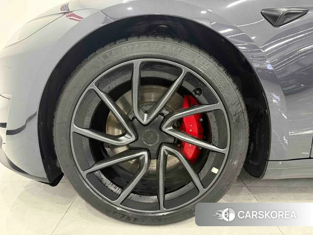 Tesla Model 3 2025 Темно-серый из Китая, фото 3