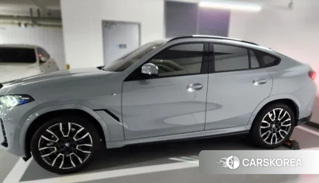 BMW X6 (G06) 2024 Серебристо-серый из Кореи, фото 3