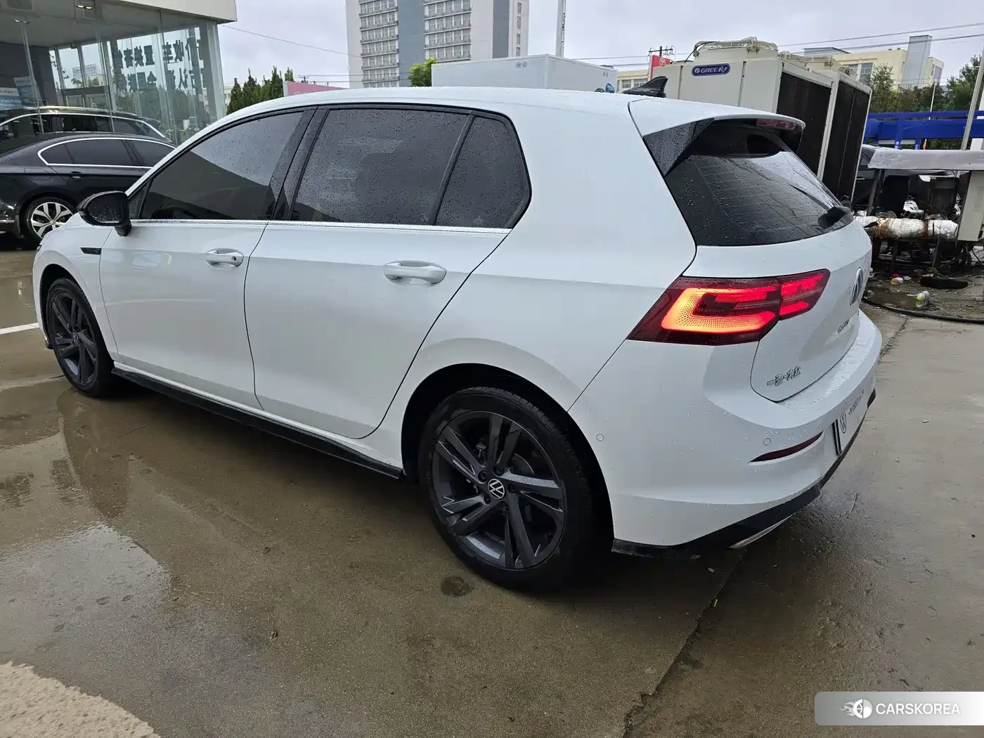 Volkswagen Golf 2023 Белый из Китая, фото 3
