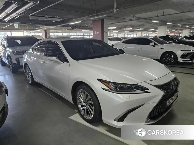 Lexus ES300h 7th generation 2021 Белый из Кореи, фото 3