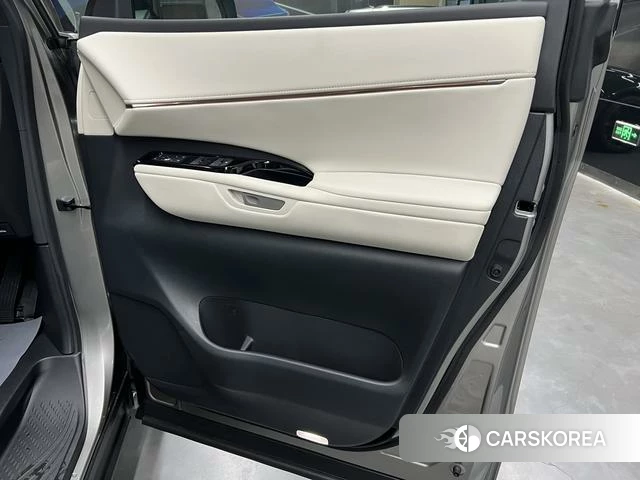 Lexus LM id 4239487 из Китая 19