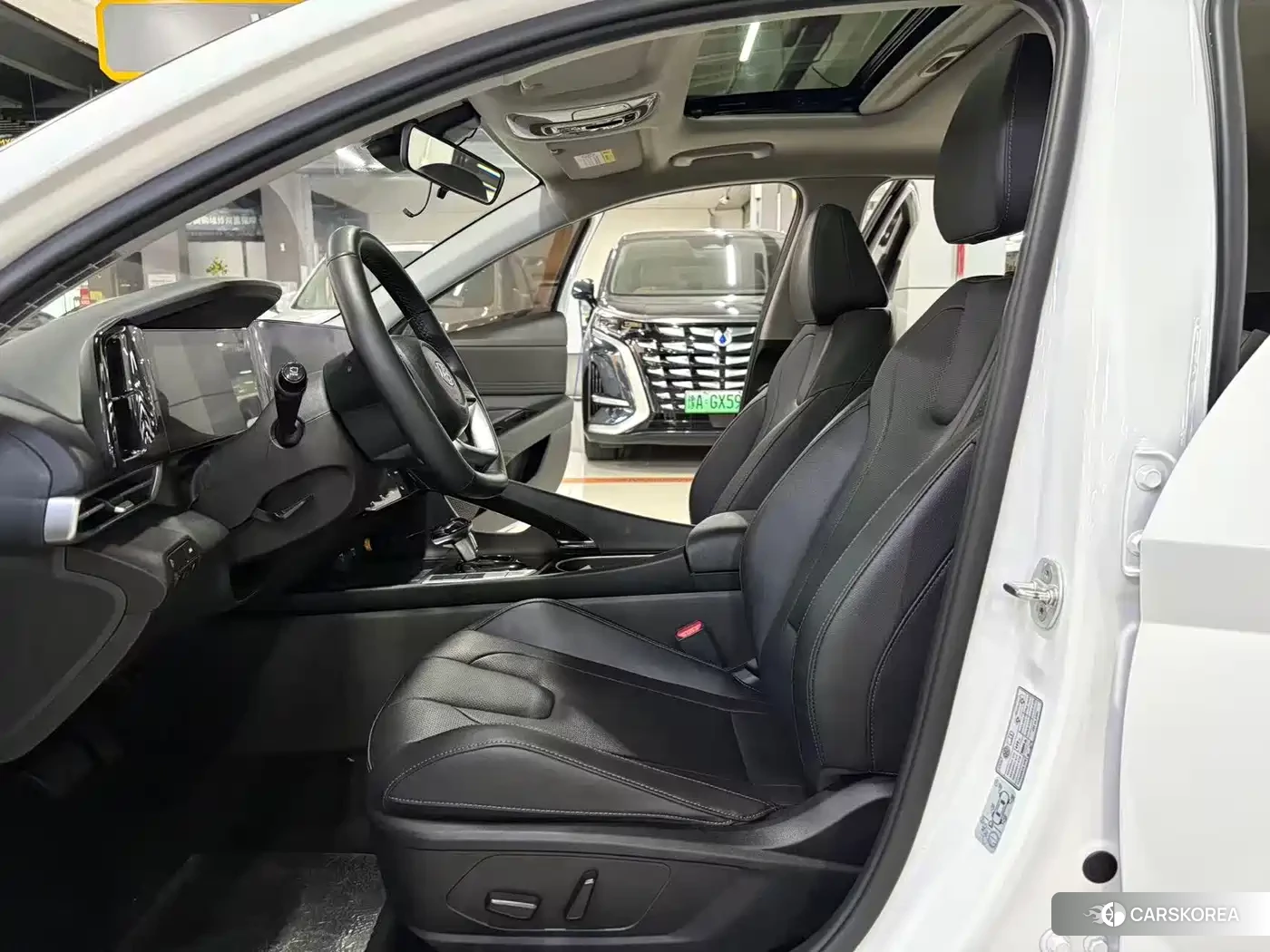 Hyundai Elantra 2023 Белый из Китая, фото 3