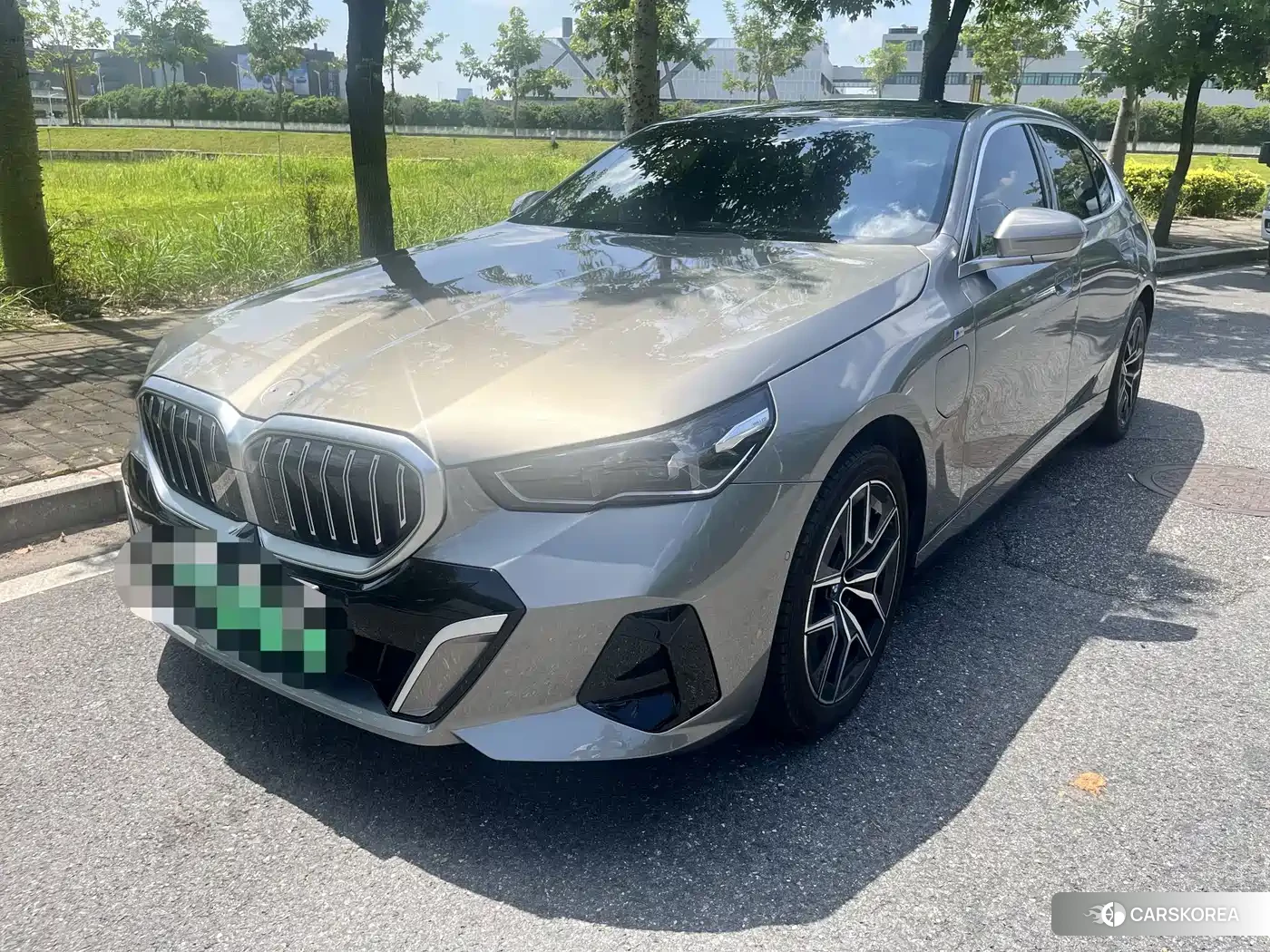 BMW i5 2024 Champagne/brown из Китая, фото 4