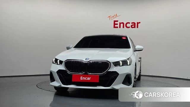 BMW 5 Series (G60) id 4853708 из Кореи 23