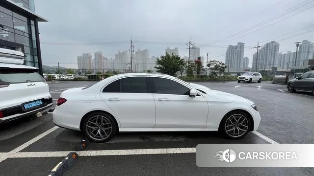 Mercedes-Benz E-Class W213 2022 Белый из Кореи, фото 3