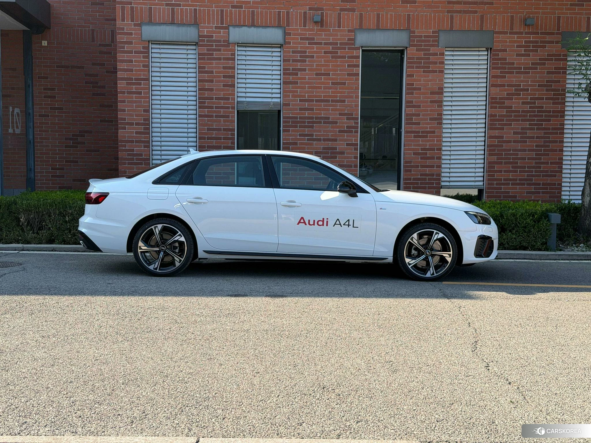 Audi A4L id 4485579 из Китая 9
