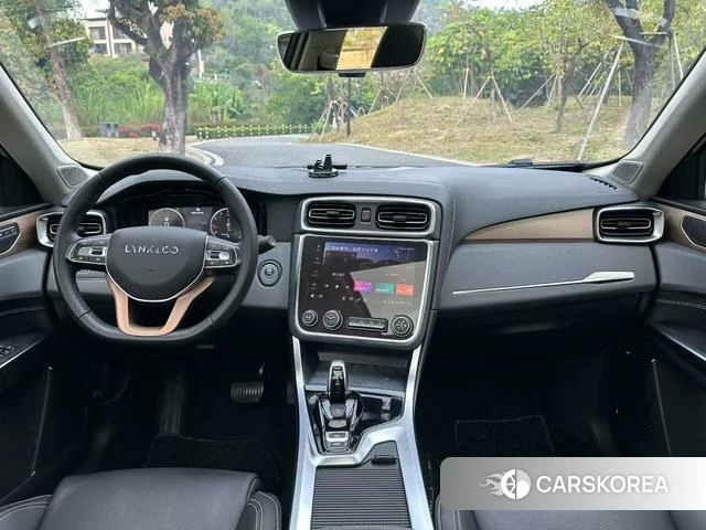 Lynk 01 2019 Белый из Китая, фото 3