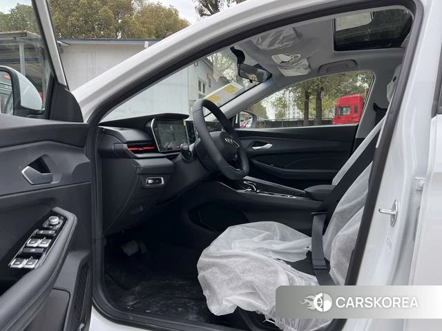 Geely Automobile Emgrand 2026 Белый из Китая, фото 3