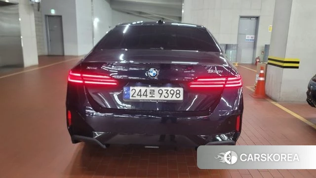 BMW 5 Series (G60) 2023 Черный из Кореи, фото 3