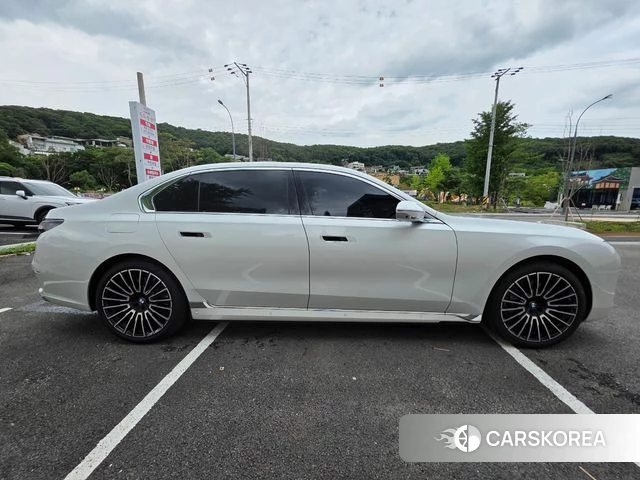BMW i7 (G70) 2026 Белый из Кореи, фото 5