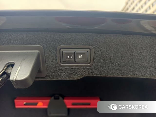 Audi A8 id 4208679 из Китая 17