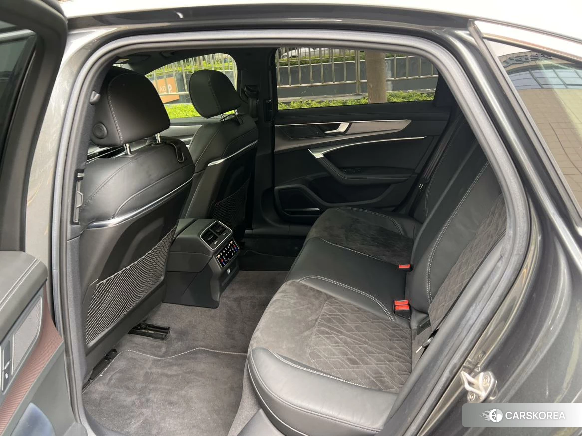 Audi A6L id 4462110 из Китая 10