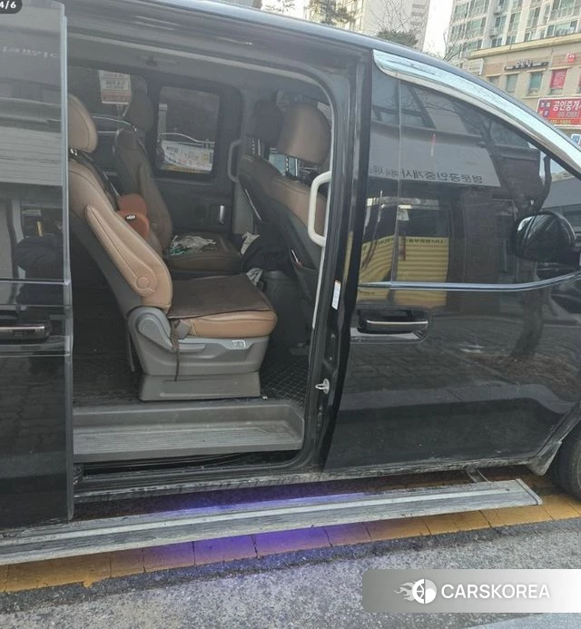 Hyundai Staria 2021 Черный из Кореи, фото 3