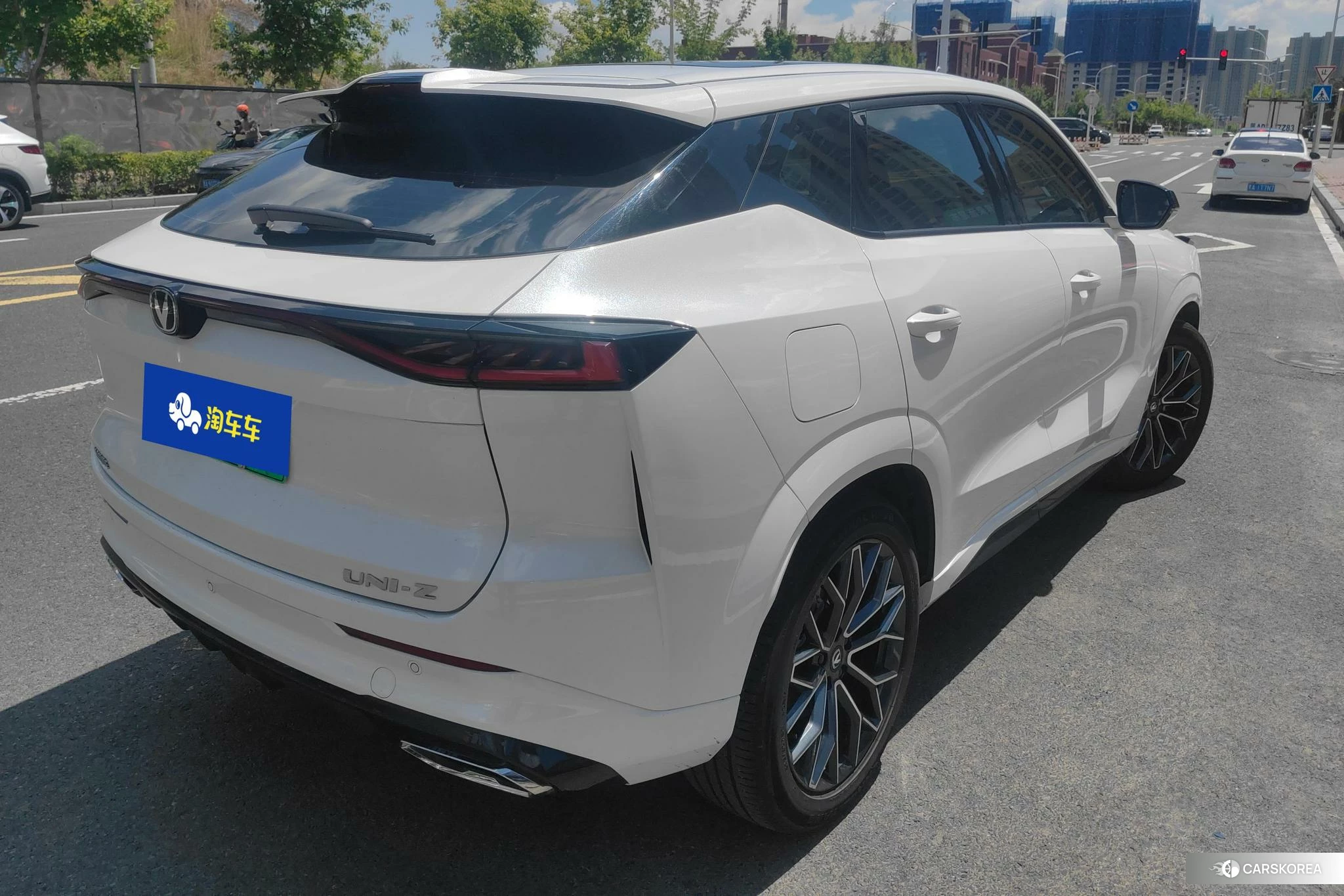 Chang'an UNI-Z PHEV id 4439914 из Китая 10