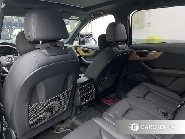 Audi Q7 2022 Черный из Китая, фото 6