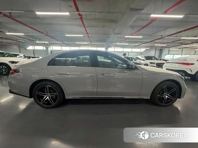 Mercedes-Benz E-Class W214 2026 Серебристо-серый из Кореи, фото 3
