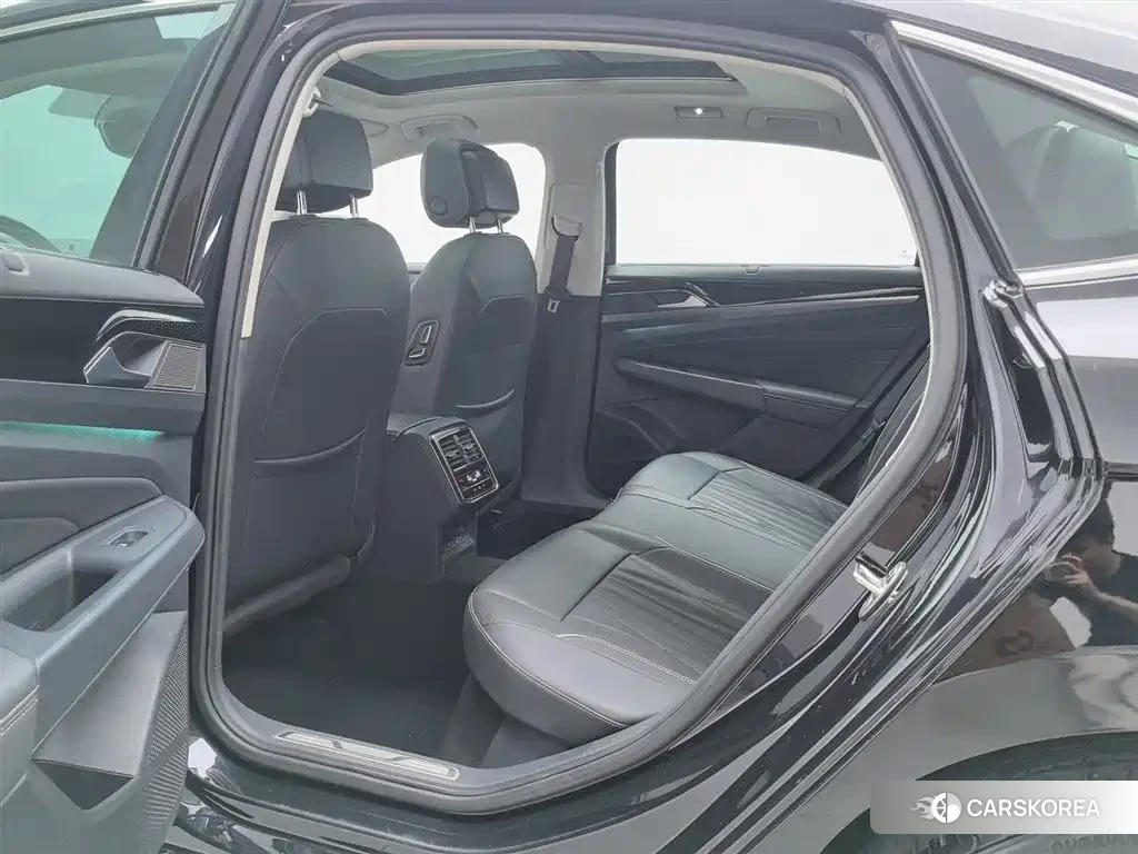Volkswagen Passat id 4548113 из Китая 17
