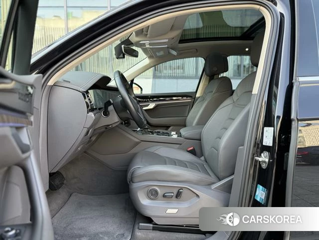 Volkswagen Touareg 2021 Черный из Китая, фото 3