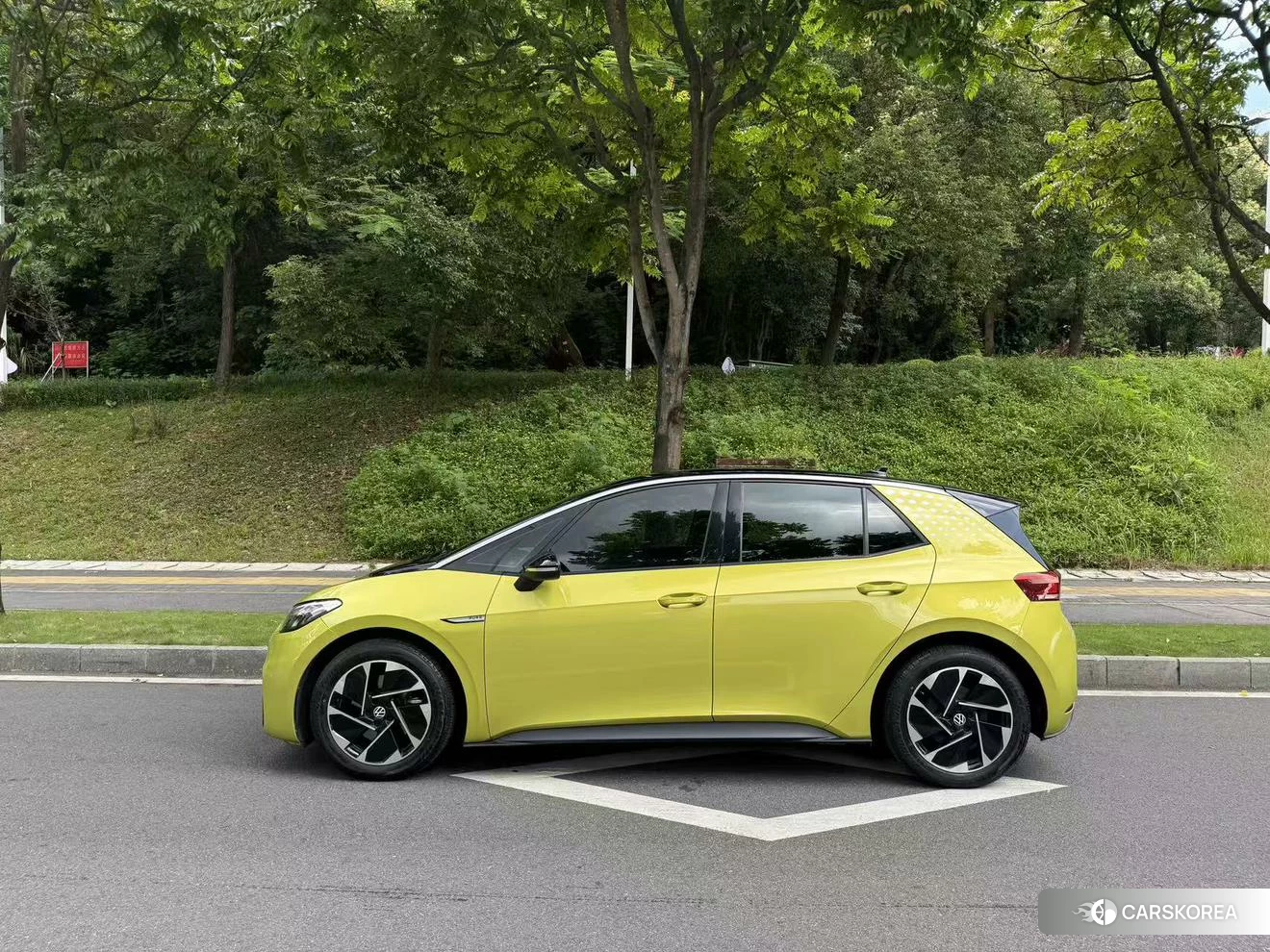 Volkswagen ID.3 2022 Желтый из Китая, фото 3