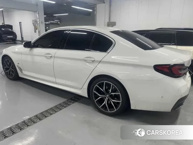 BMW 5 Series (G30) 2022 Белый из Кореи, фото 4