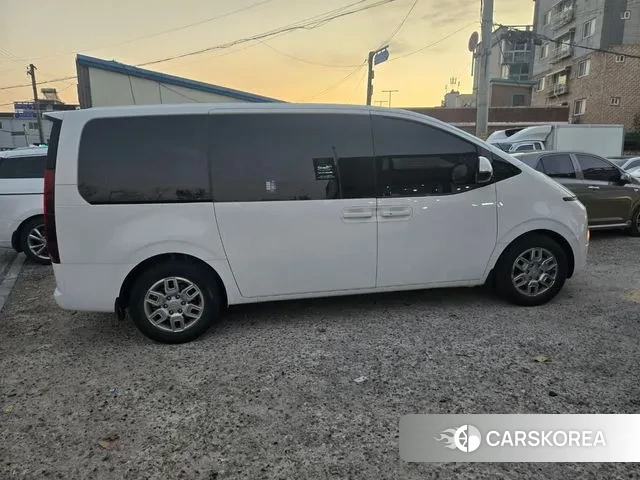 Hyundai Staria 2022 Белый из Кореи, фото 4