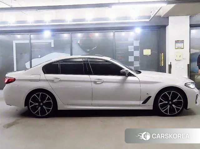 BMW 5 Series (G30) id 3054631 из Кореи 13