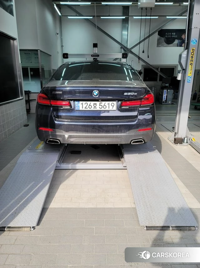 BMW 5 Series (G30) 2021 Черный из Кореи, фото 3